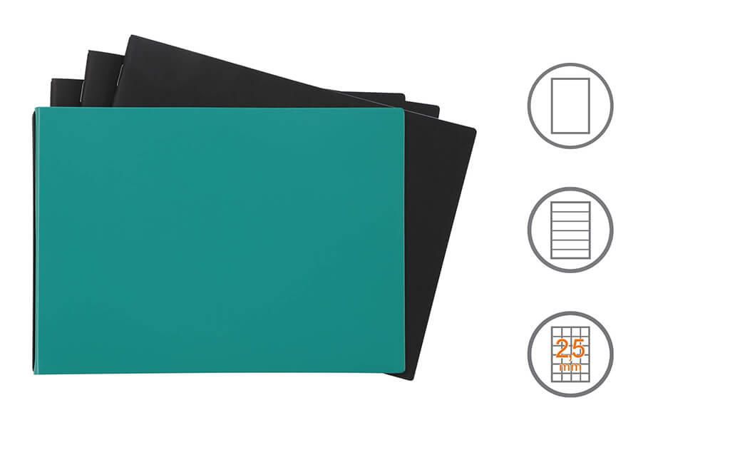 Türkisblaue Lederhülle für ein modular aufgebautes Notizbuch-System im A5+ quer Format, abgebildet mit drei schwarzen Einlagen und Funktions-Icons für Format, Lineatur und Punktraster.