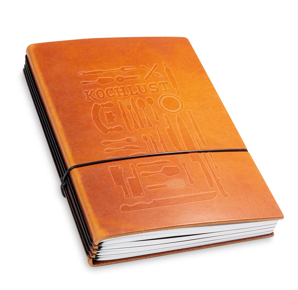 X17 Kochlust Rezeptbuch Leder. Hier in der Cognac-Leder VAriante für vier Einlage.