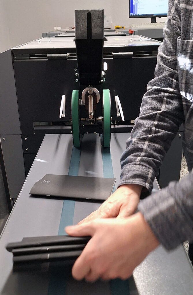 Aufwändige Einlagen-Produktion bei X17