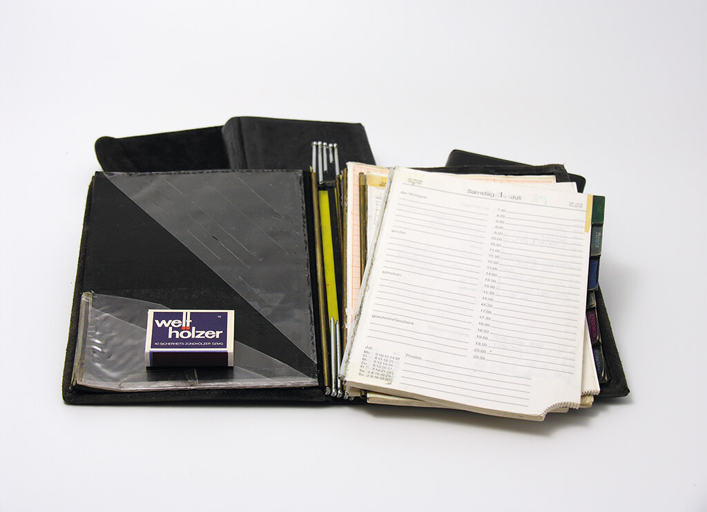 Der Ur-Ur-Großvater von X17. Der Einband wurde dann in der väterlichen Werkstatt gebastelt und geklebt.