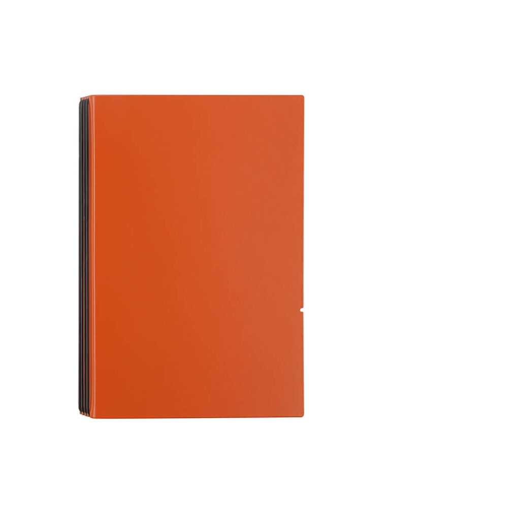 X17-Jahresplaner aus orangene Lefa für vier Einlagen