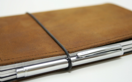 X17-Terminplaner mit Stift in Naturleder