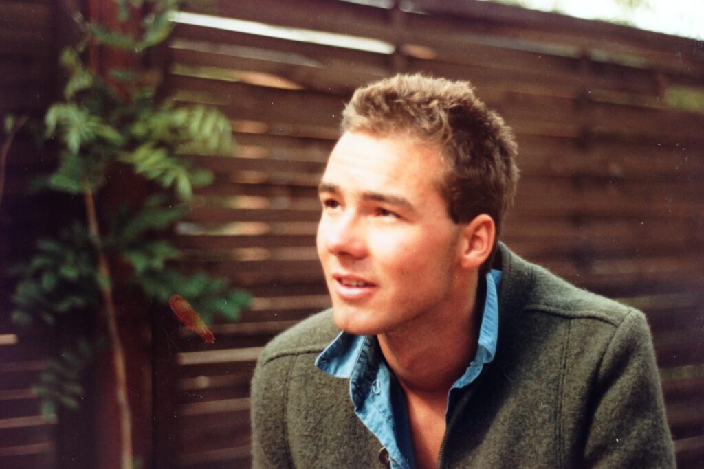 Matthias Büttner in den jungen Jahren, als ein Ringbuch noch der einzige Zeitplaner war. Diesen mochte er nie und entwickelte deshalb die Terminplaner von X17.